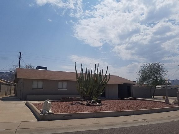 3rd image of 301 E Desert Dr