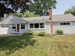 8415 Grenway Dr, Mentor, OH 44060