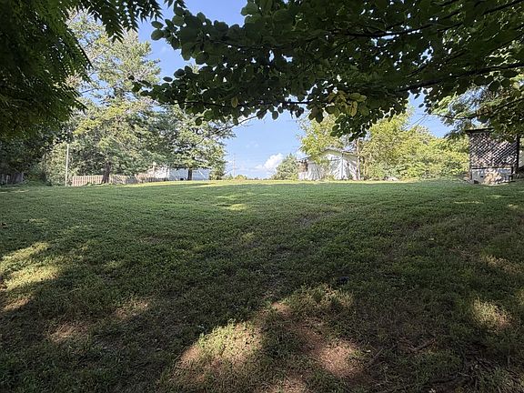 3rd image of 3670 Lake Rd