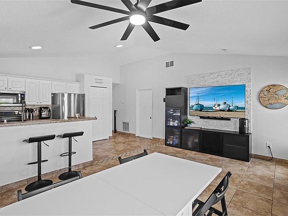 4th image of 2239 SANTA LUCIA STREET