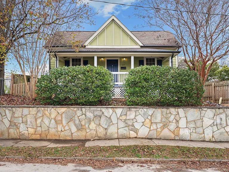 407 E Lenoir St — Photo 1