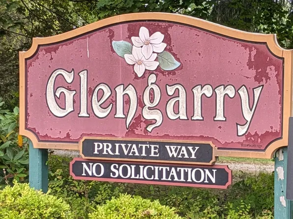 56 Glengarry Dr, Stratham, NH 03885