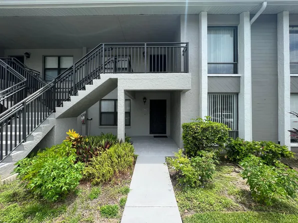 1208 Commonwealth Cir, Naples, FL