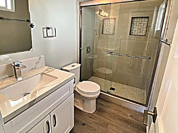 2nd image of 810 G Ave #2-B