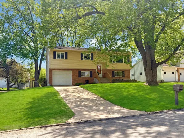 1939 Revere St, Freeport, IL 61032