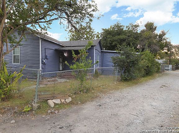2nd image of 1218 N NAVIDAD ST