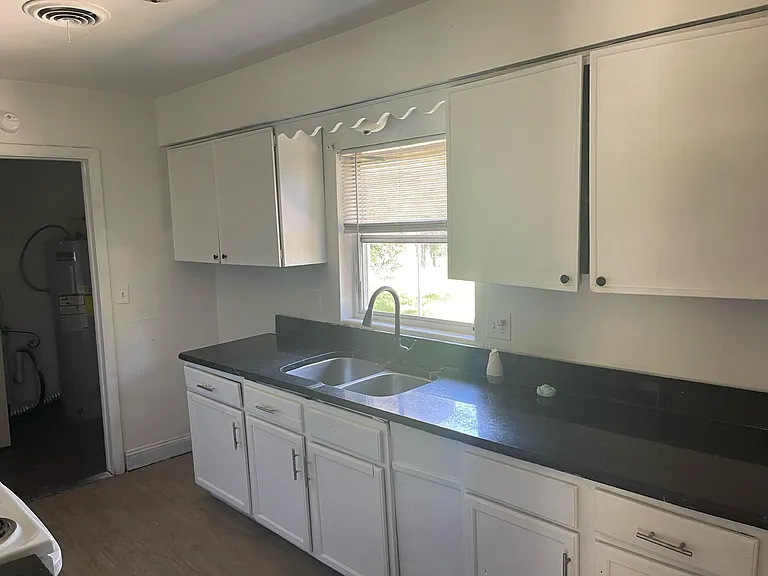 416 Sun Ct — Photo 4