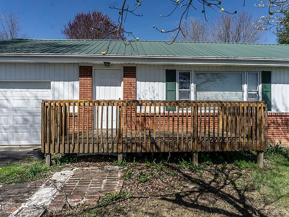 3rd image of 404 Dyer Cir