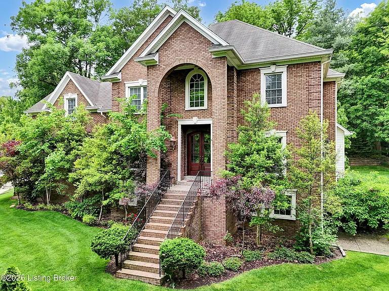 560 N Hubbards Ln — Photo 3