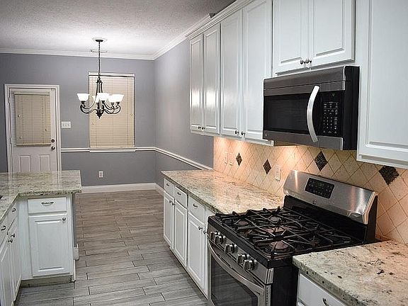 2nd image of 17243 Oakwood Chase Dr