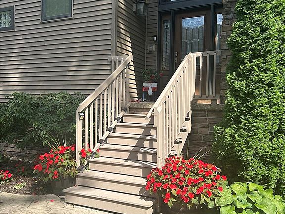 5th image of 1625 Ridge Rd