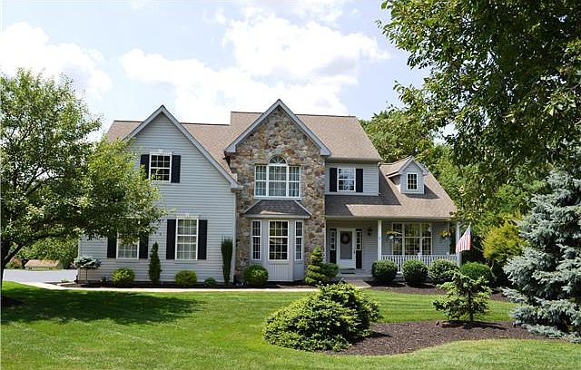 7 Crossan Court - Immaculate Inside & Out!