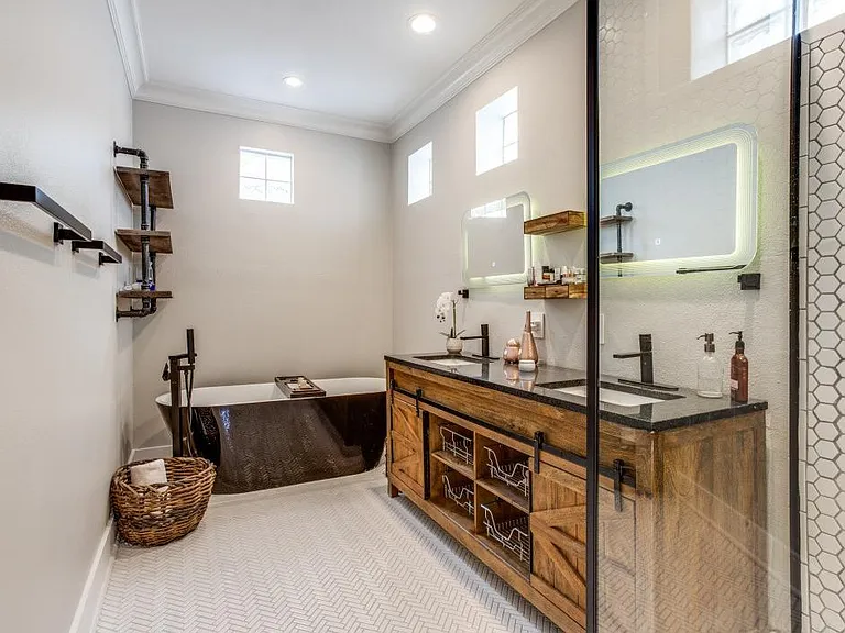 3931 Wycliff Ave — Photo 10