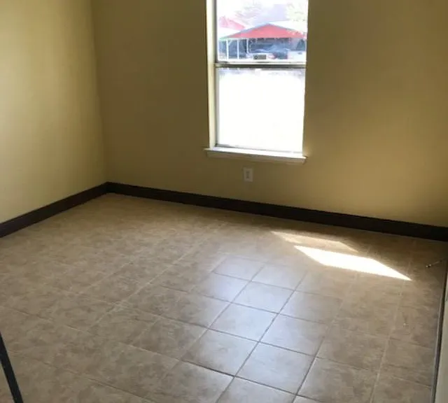2422 El Arbol — Photo 3