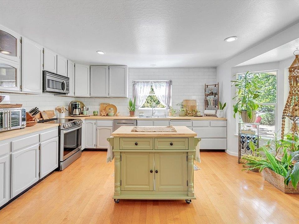 1st image of 18475 Hershey Rd E