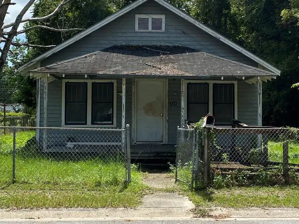 724 Hurley St, Waycross, GA 31501