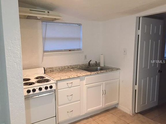 3rd image of 1906 Cloverlawn Ave #A