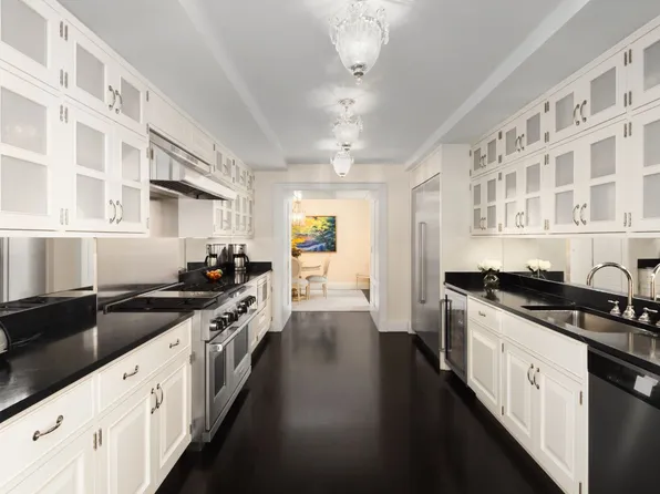 150 West 12th Street image 2 of 37