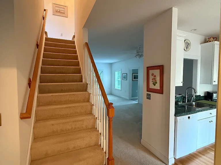9 Clover Ln — Photo 2