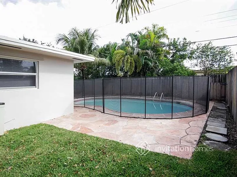 781 SW 64th Ter — Photo 17
