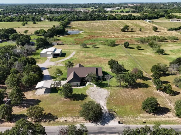 1717 Greg St, Azle, TX 76020