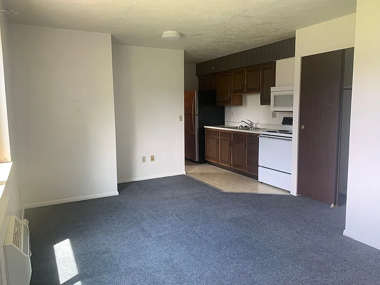 316 Benner St — Photo 4