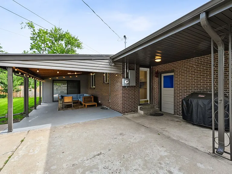 1631 S Allison St — Photo 25
