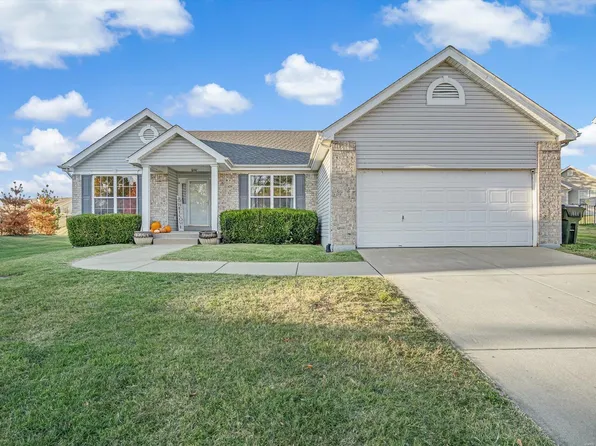 837 Blazing Star Dr, Waterloo, IL 62298