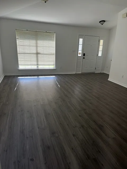 4 bed, 2.0 bath, 2050 sqft, $2,150 — Photo 3
