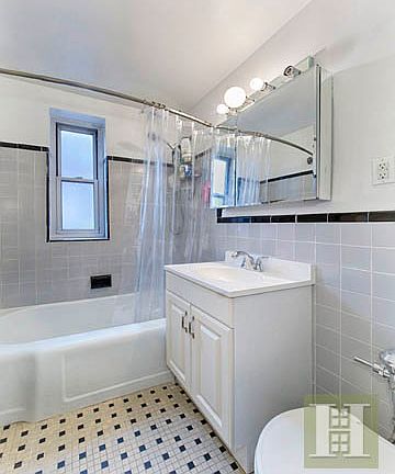 4th image of 550 Grand St APT H10d