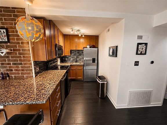 5th image of 2933 Baltimore Ave APT 302