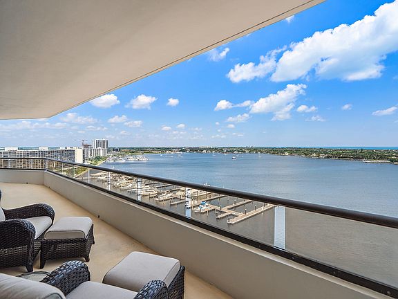 5th image of 100 Lakeshore Dr APT 1452