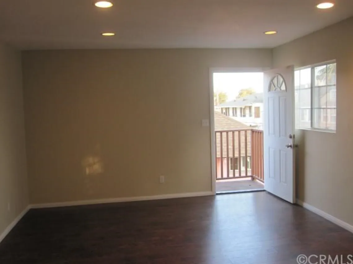 3 bed, 1100 sqft, $2,900 — Photo 2