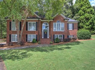8 Cromwell Ct, Cartersville, GA 30120