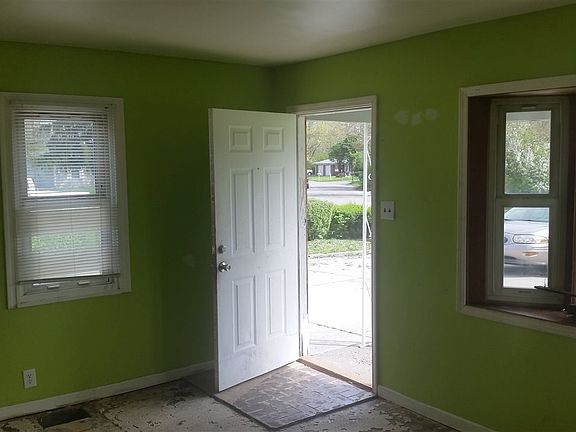 3rd image of 1704 E Carver Dr