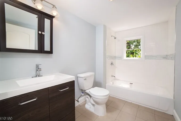 372 E Blackwell St — Photo 9
