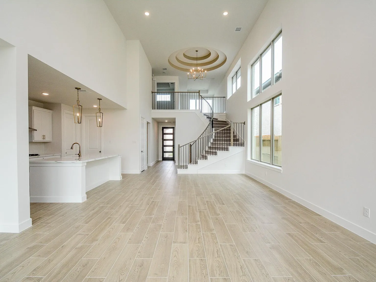 4 bed, 3.0 bath, 2800 sqft, $3,600 — Photo 4