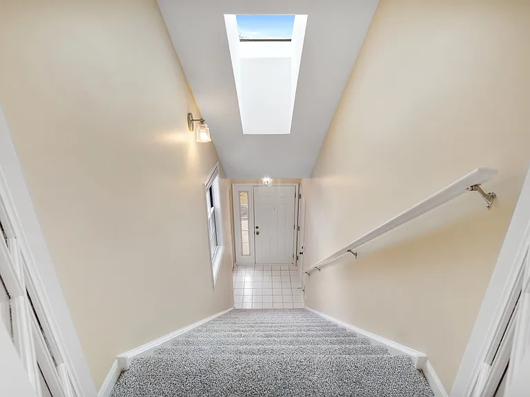 507 W Parkside Dr — Photo 2