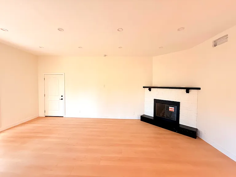 6132 Whitsett Ave #6132 — Photo 6