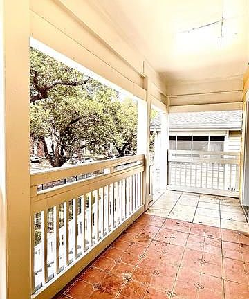 2nd image of 3305 Louisiana Avenue Pkwy