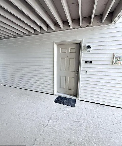 511 Ravens Crest Dr — Photo 1