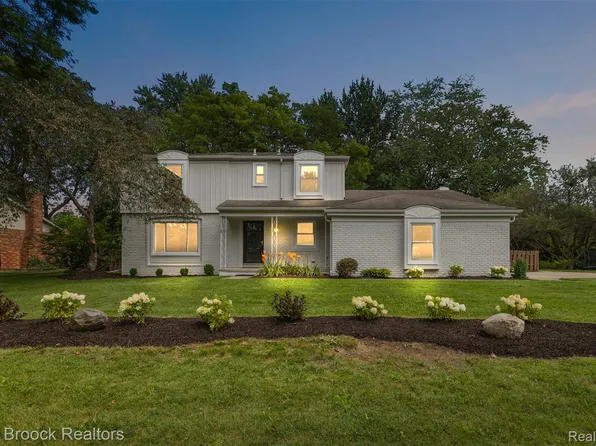 5362 Hertford Dr, Troy, MI 48085