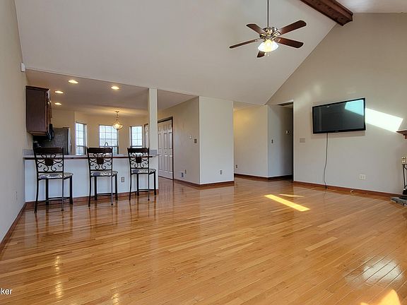 5th image of 10313 Chimney Ridge Ct