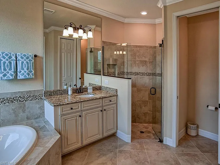 2850 Aviamar Cir — Photo 14