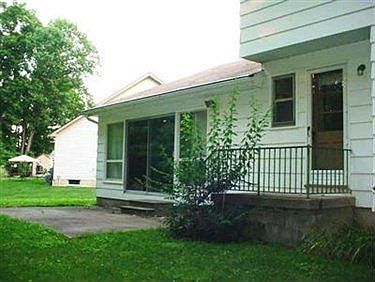 3rd image of 145 Woodview Dr
