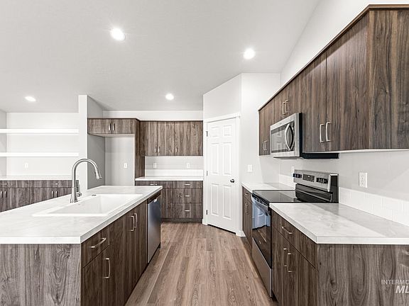 5th image of 13668 Judson St