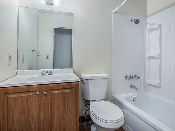 2nd image of 900 Simon Ter APT 87