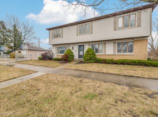 8357 N Oketo Ave, Niles, IL 60714