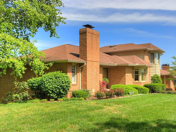 2nd image of 6905 Bridle Ct