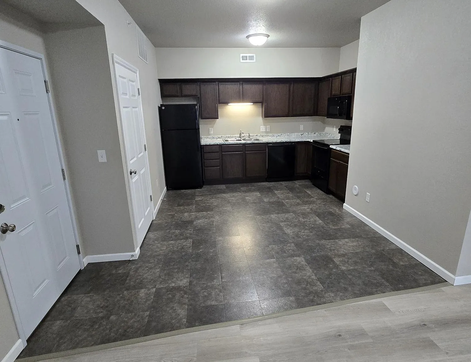 2 bed, 1160 sqft, $1,300 — Photo 4